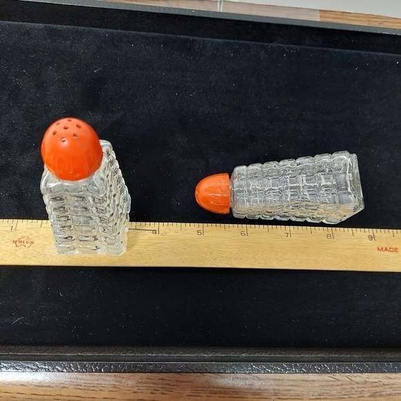 Vintage* 40s  Cut Crystal Salt and Pepoer Shakers - Picture 7 of 8